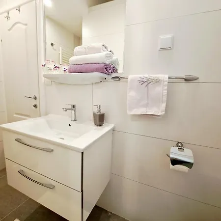 Regina Apartment Bol
