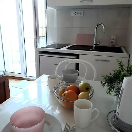 Regina Apartment *