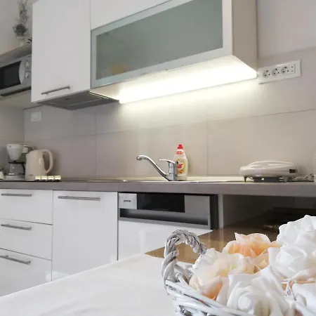 Regina Apartment *