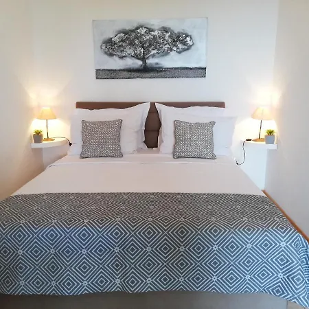 Regina Apartment *